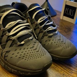 Nike fingertrap size 9